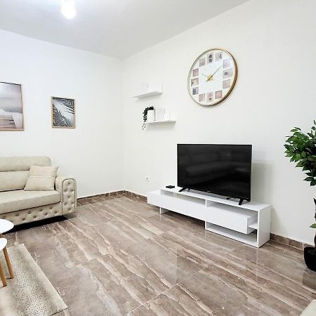 One-Bedroom Gem By The Square Τίρανα Εξωτερικό φωτογραφία