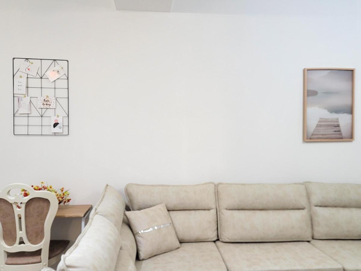 One-Bedroom Gem By The Square Τίρανα Εξωτερικό φωτογραφία