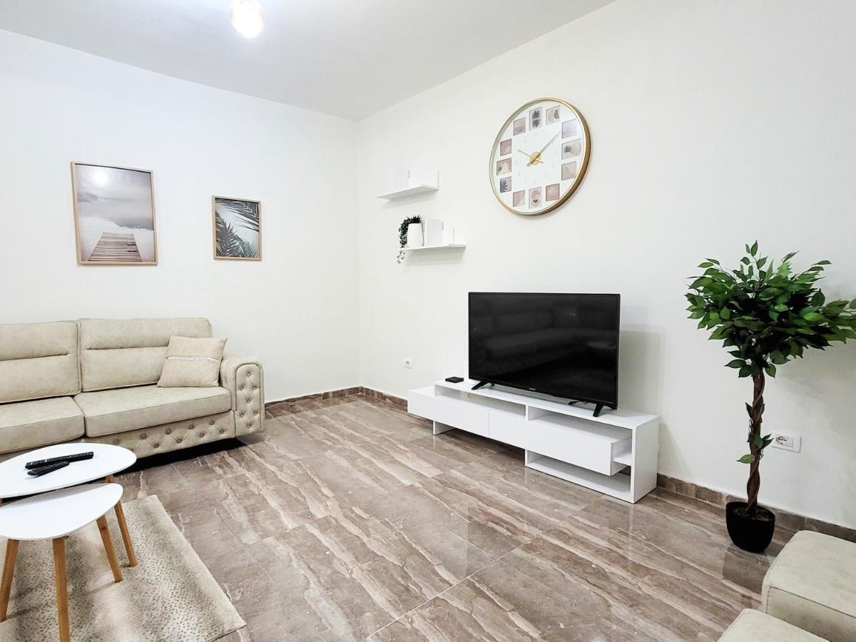One-Bedroom Gem By The Square Τίρανα Εξωτερικό φωτογραφία