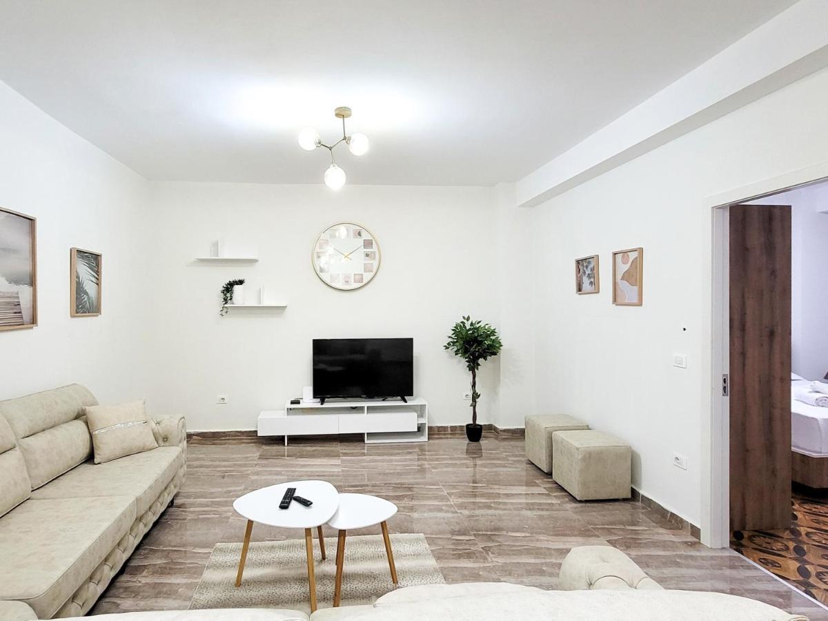 One-Bedroom Gem By The Square Τίρανα Εξωτερικό φωτογραφία