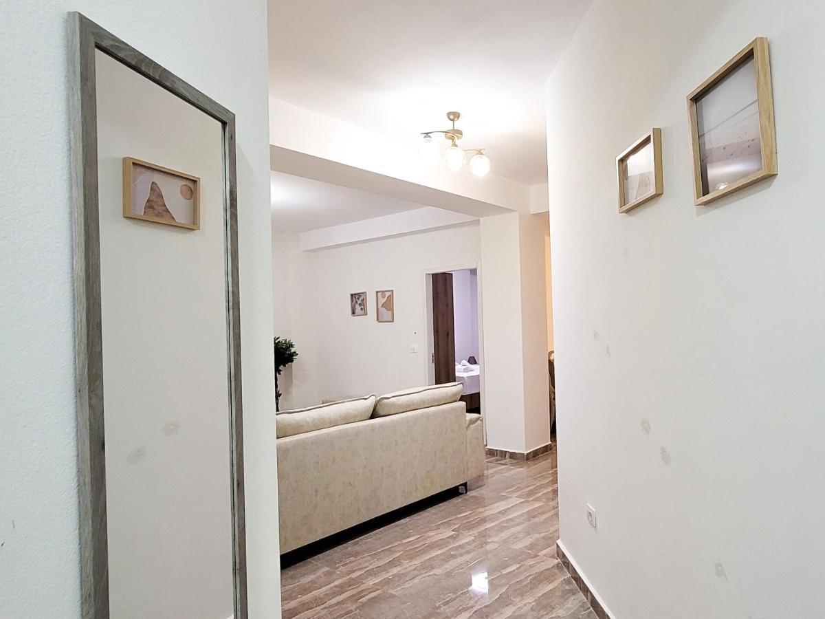 One-Bedroom Gem By The Square Τίρανα Εξωτερικό φωτογραφία