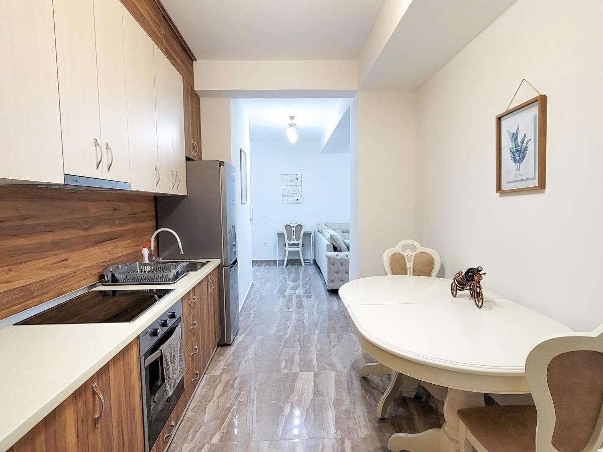 One-Bedroom Gem By The Square Τίρανα Εξωτερικό φωτογραφία